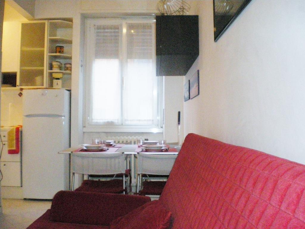 Apartment Melozzo ميلان الغرفة الصورة