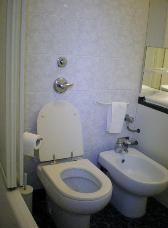 Apartment Melozzo ميلان الغرفة الصورة